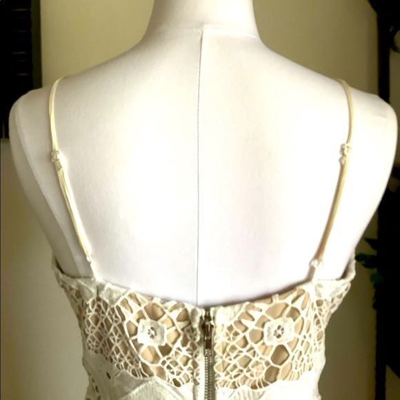 Beautiful White Crochet Lace Dress - Picture 8 of 15